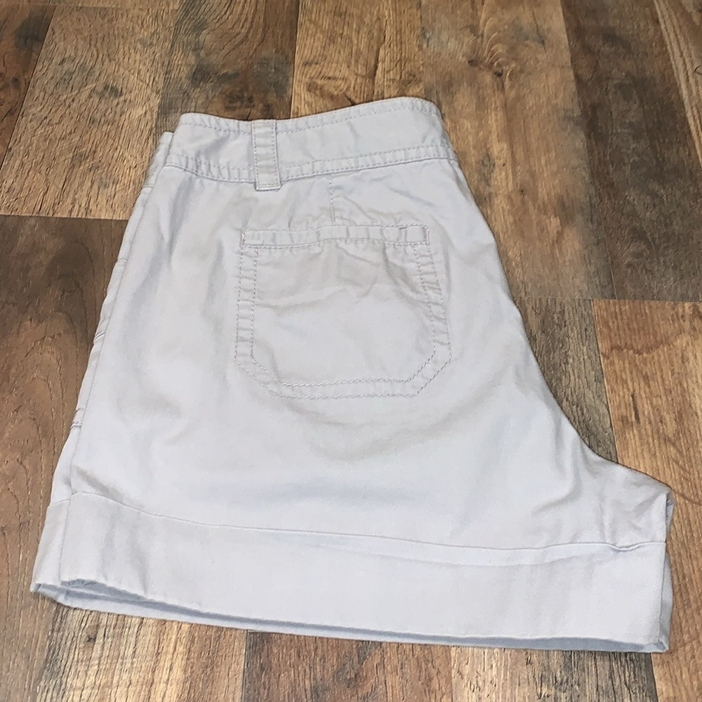 LOFT Size 10 Cuffed Shorts. - Picture 7 of 9